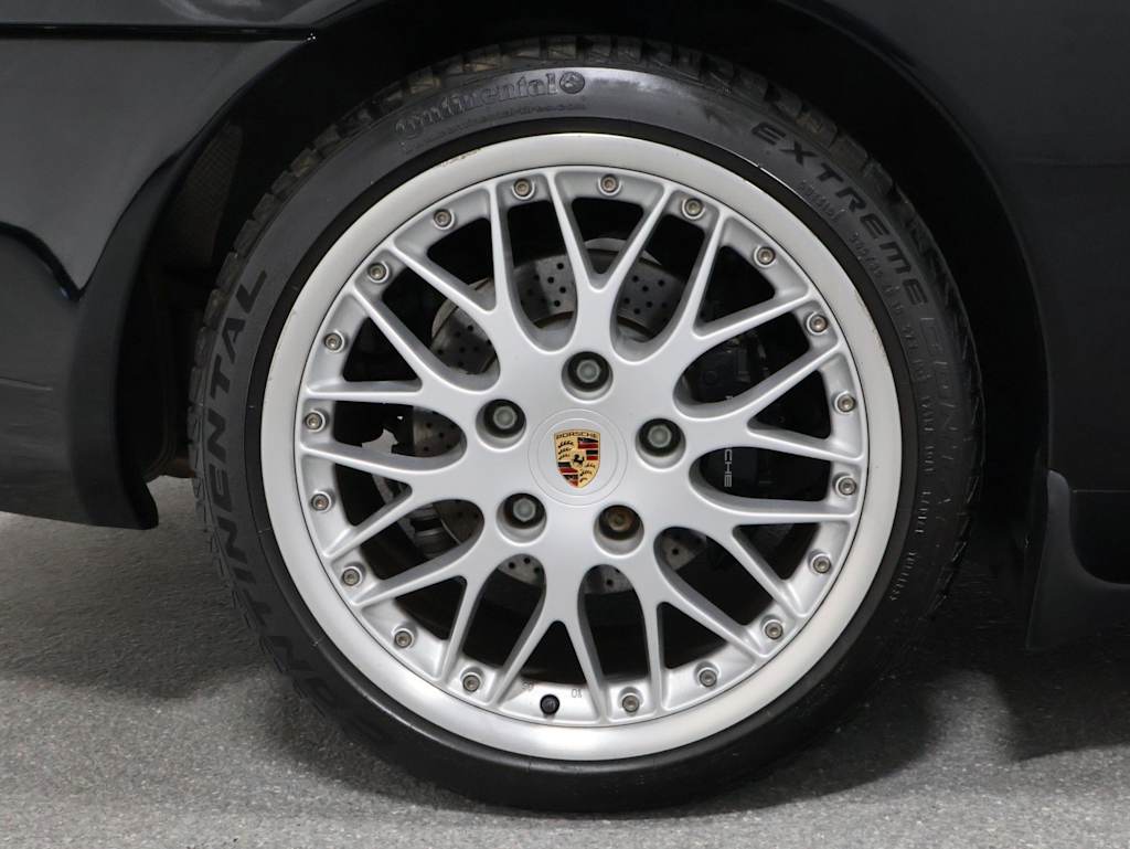 Thumbnail: 2001 Porsche 911 - 35