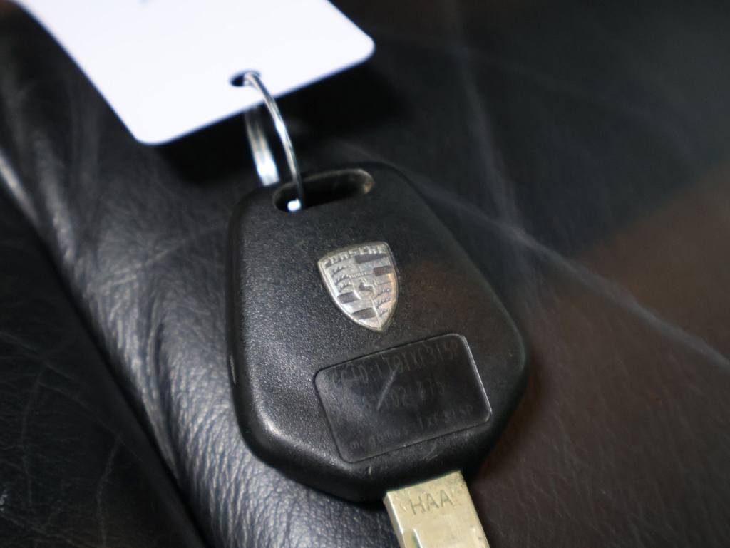 Thumbnail: 2001 Porsche 911 - 19