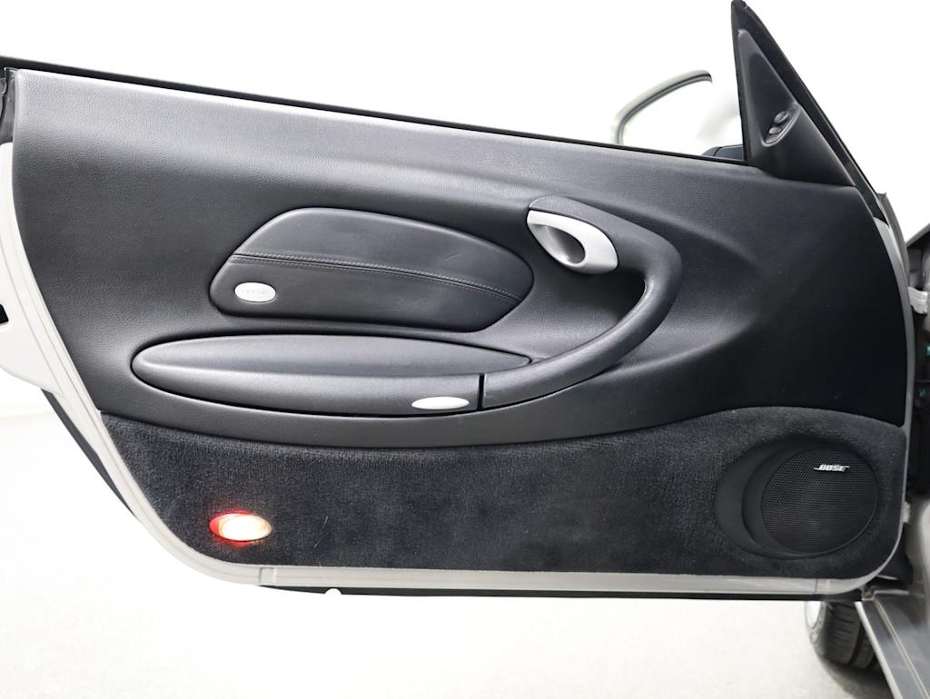 Thumbnail: 2003 Porsche 911 - 25