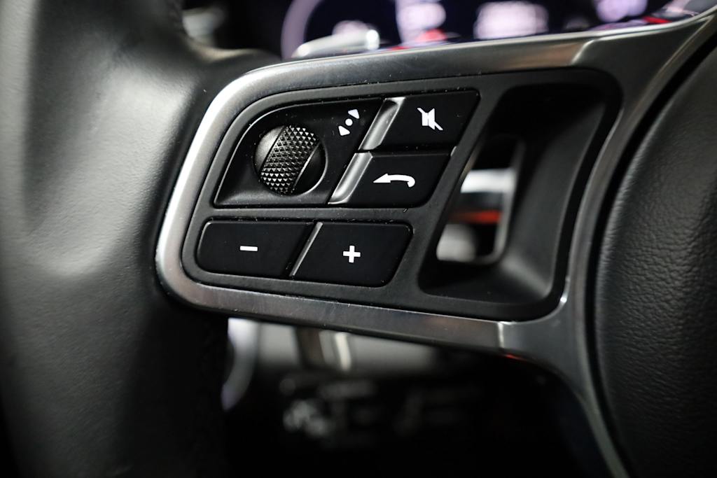 Thumbnail: 2018 Porsche Panamera - 32