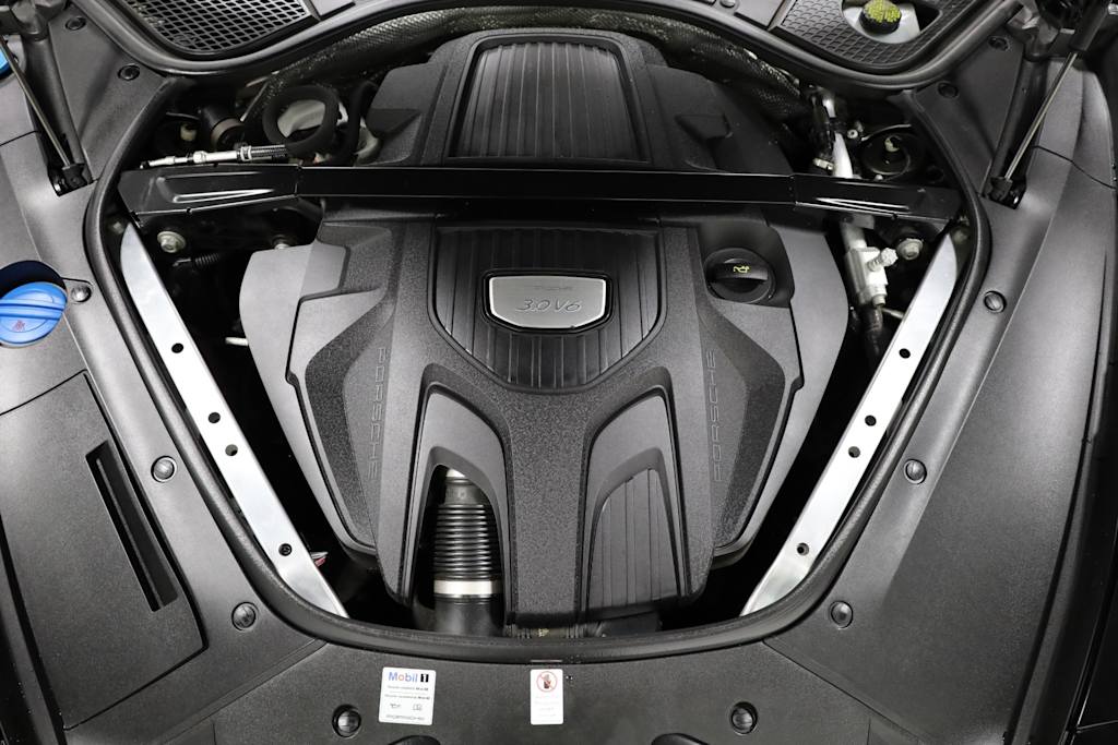 Thumbnail: 2018 Porsche Panamera - 42