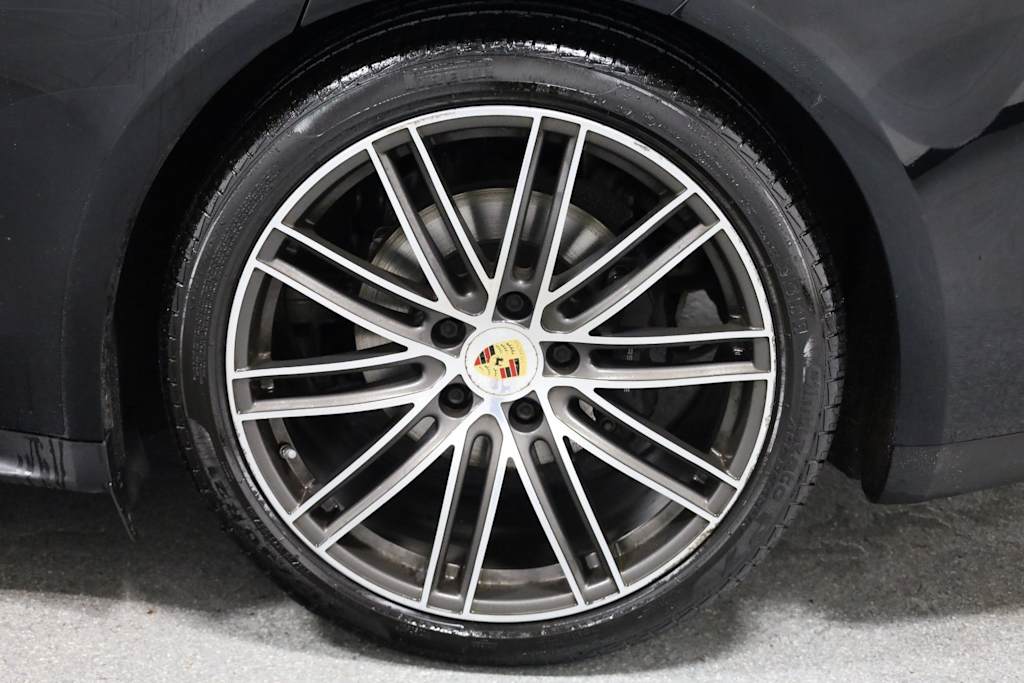 Thumbnail: 2018 Porsche Panamera - 40