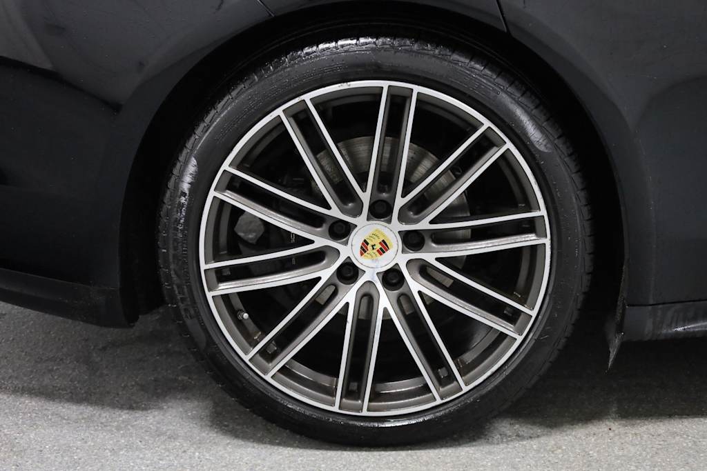 Thumbnail: 2018 Porsche Panamera - 39