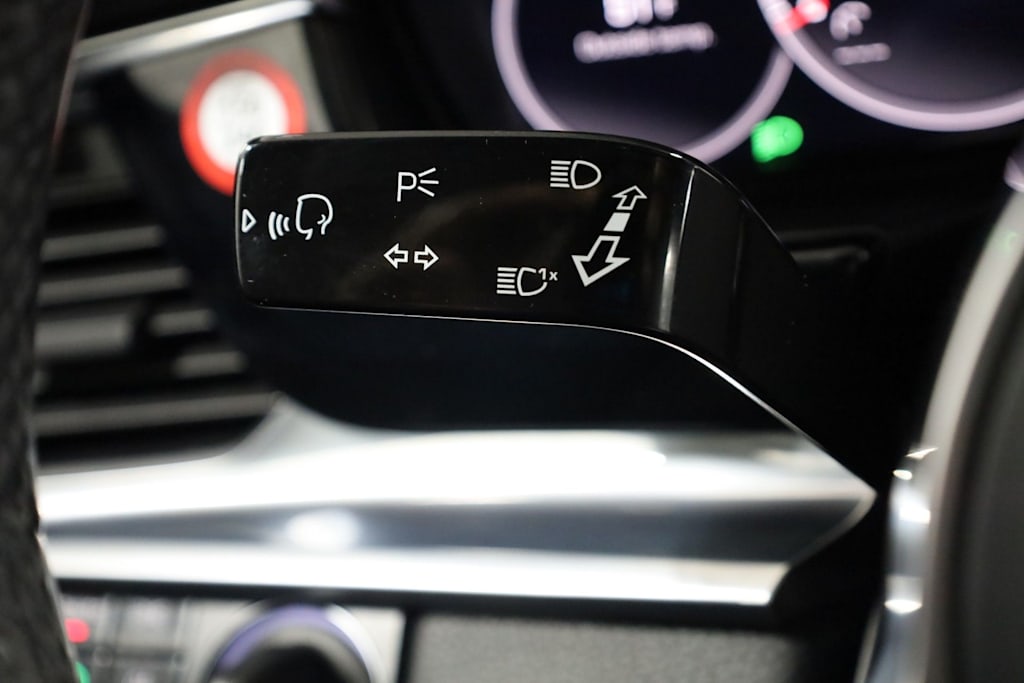 Thumbnail: 2018 Porsche Panamera - 35