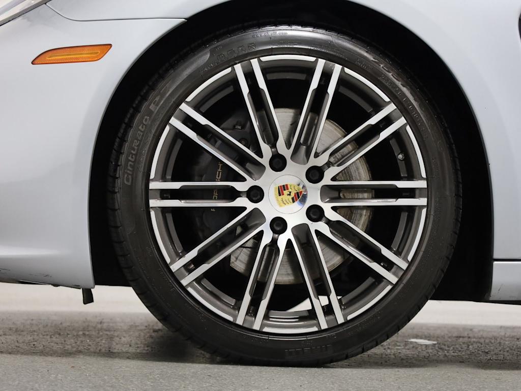 Thumbnail: 2016 Porsche Panamera - 43