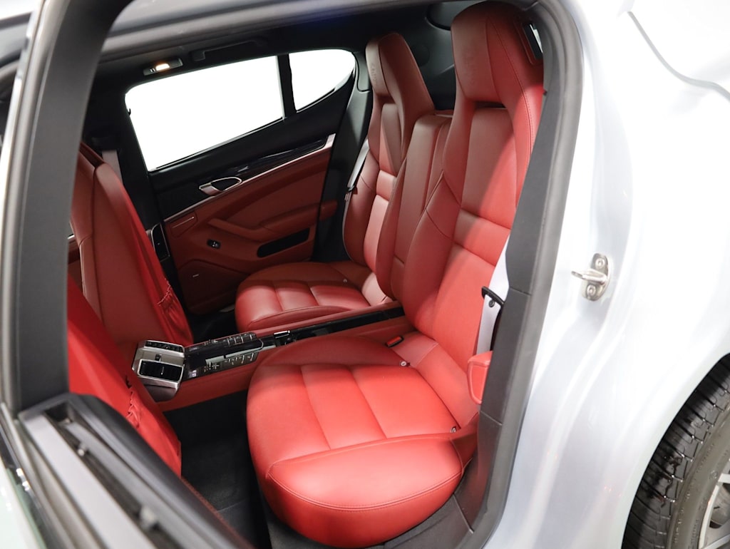 Thumbnail: 2016 Porsche Panamera - 13
