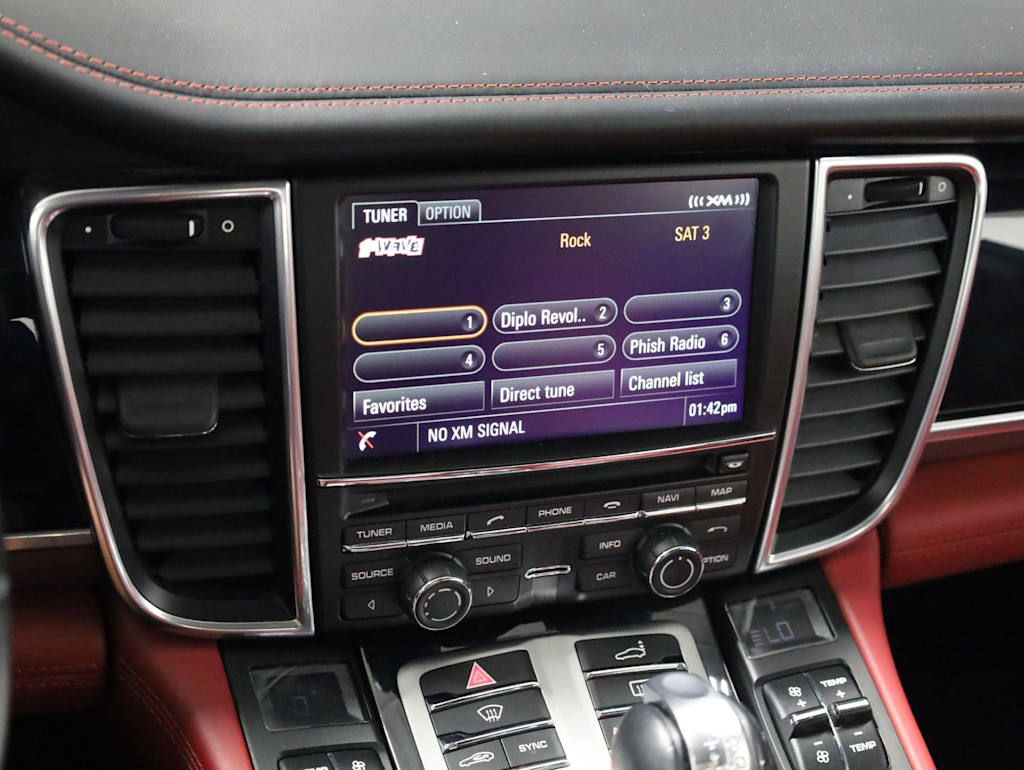 Thumbnail: 2016 Porsche Panamera - 16