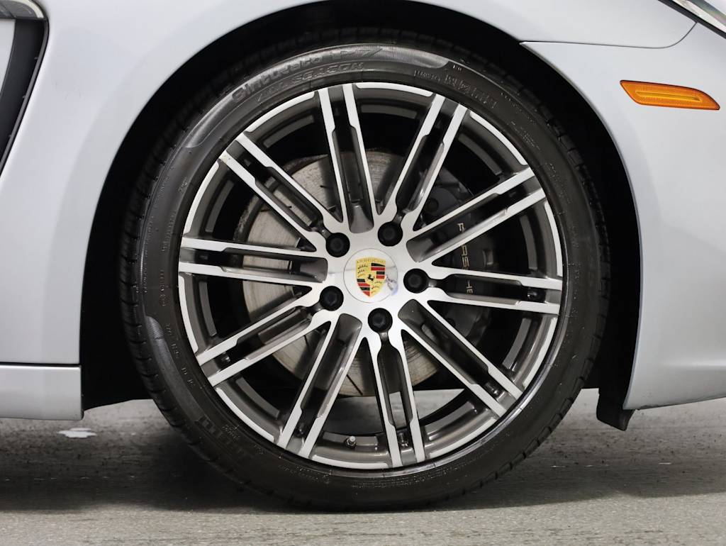 Thumbnail: 2016 Porsche Panamera - 25