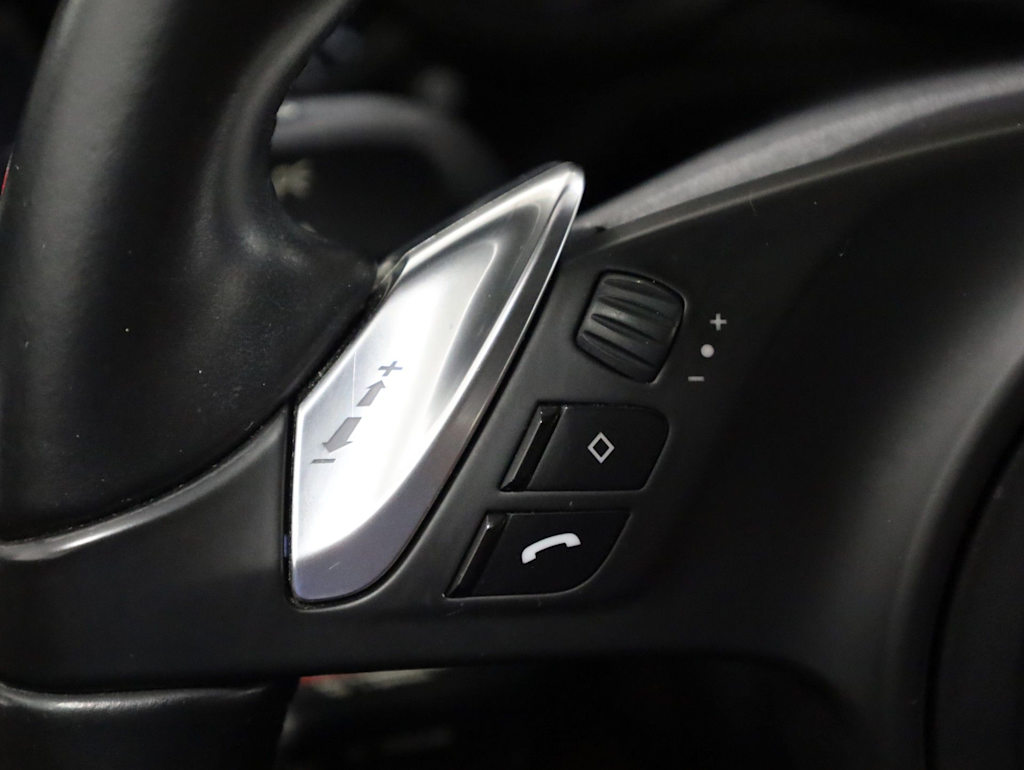 Thumbnail: 2016 Porsche Panamera - 33