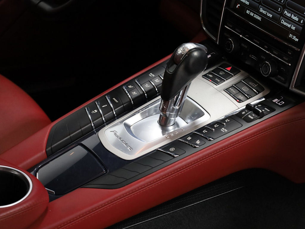 Thumbnail: 2016 Porsche Panamera - 30
