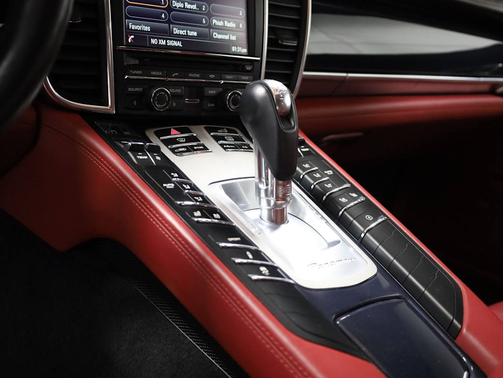 Thumbnail: 2016 Porsche Panamera - 17