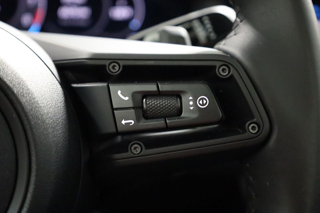 Thumbnail: 2025 Porsche 911 - 32