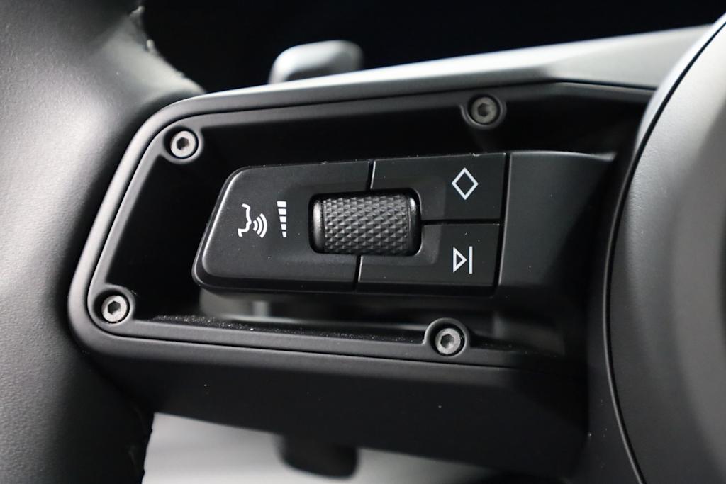 Thumbnail: 2025 Porsche 911 - 29