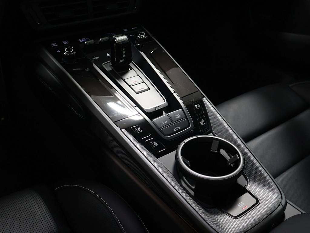 Thumbnail: 2025 Porsche 911 - 15