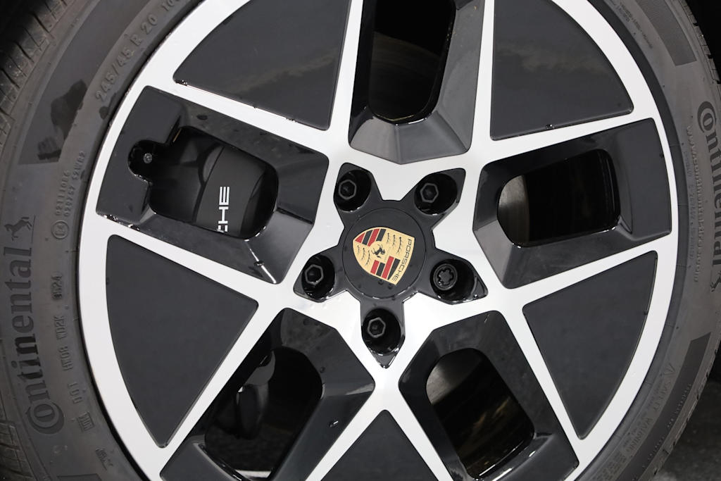 Thumbnail: 2025 Porsche Taycan - 15
