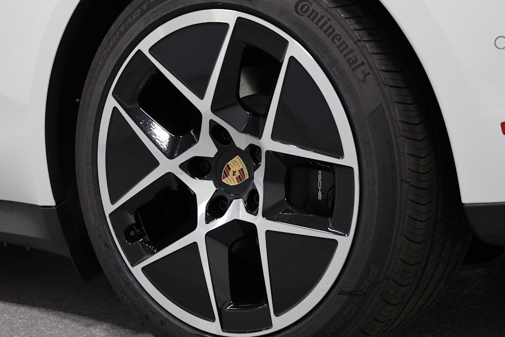 Thumbnail: 2025 Porsche Taycan - 35