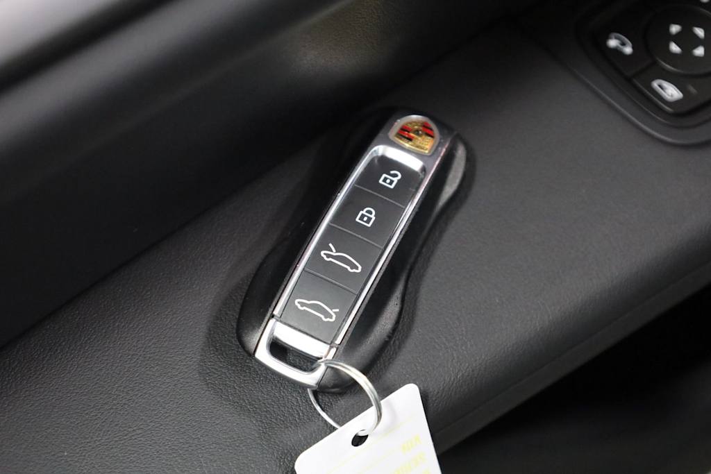 Thumbnail: 2025 Porsche Taycan - 19