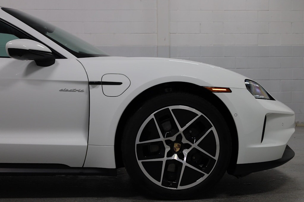 Thumbnail: 2025 Porsche Taycan - 8