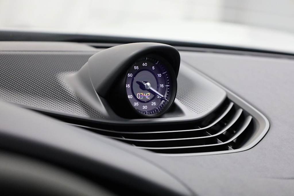 Thumbnail: 2025 Porsche Taycan - 29