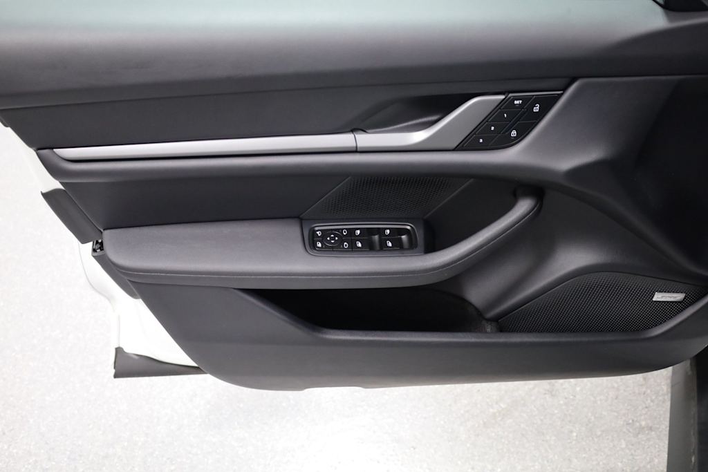 Thumbnail: 2025 Porsche Taycan - 27