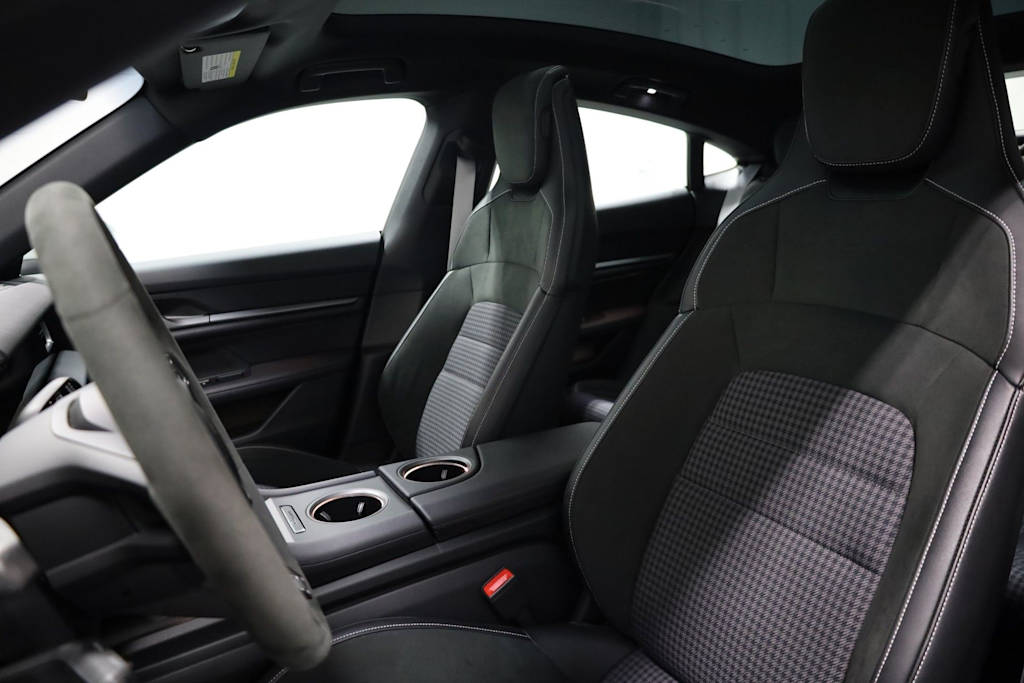 Thumbnail: 2025 Porsche Taycan - 10