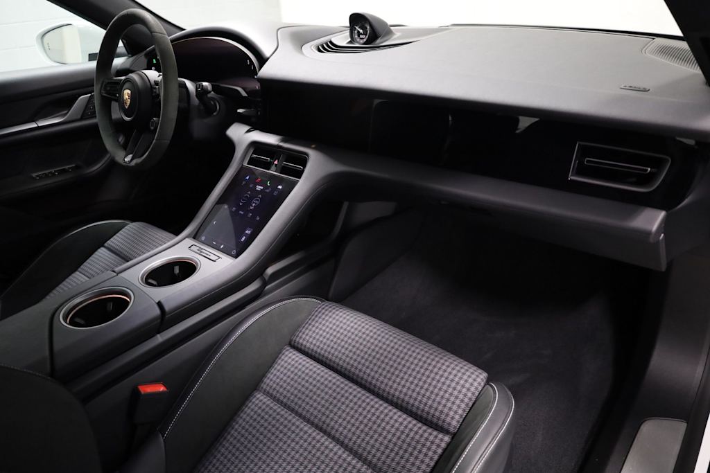 Thumbnail: 2025 Porsche Taycan - 9