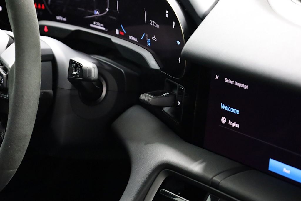 Thumbnail: 2025 Porsche Taycan - 31