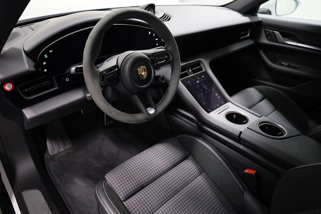 Thumbnail: 2025 Porsche Taycan - 2