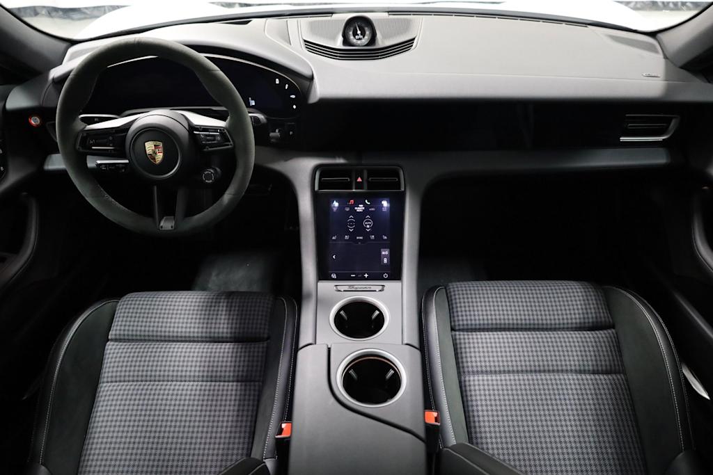 Thumbnail: 2025 Porsche Taycan - 14