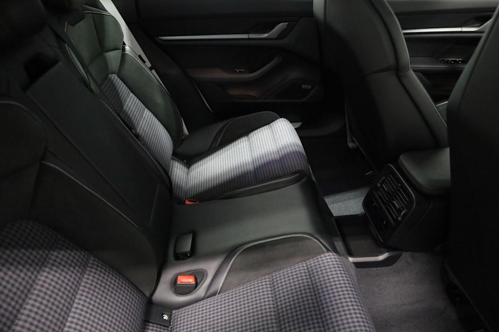 Thumbnail: 2025 Porsche Taycan - 40