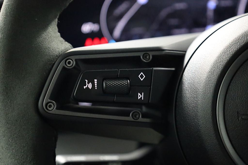 Thumbnail: 2025 Porsche Taycan - 34