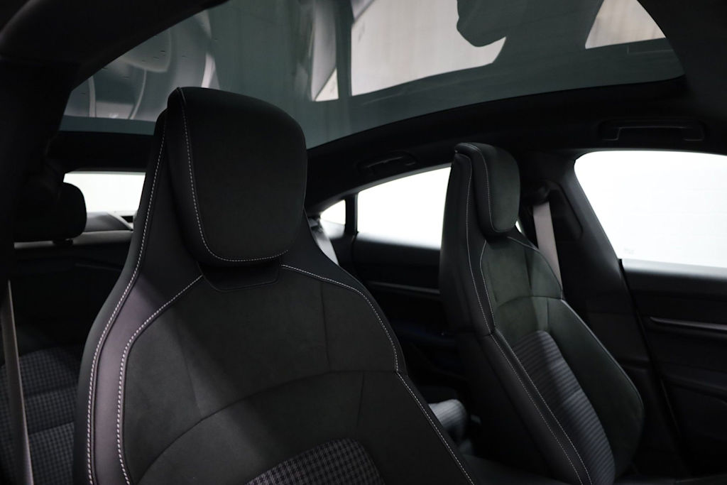 Thumbnail: 2025 Porsche Taycan - 32