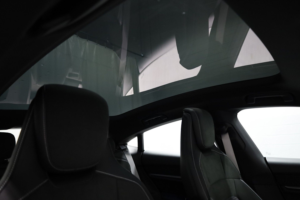 Thumbnail: 2025 Porsche Taycan - 30