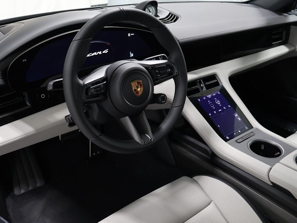 Thumbnail: 2026 Porsche Taycan - 2