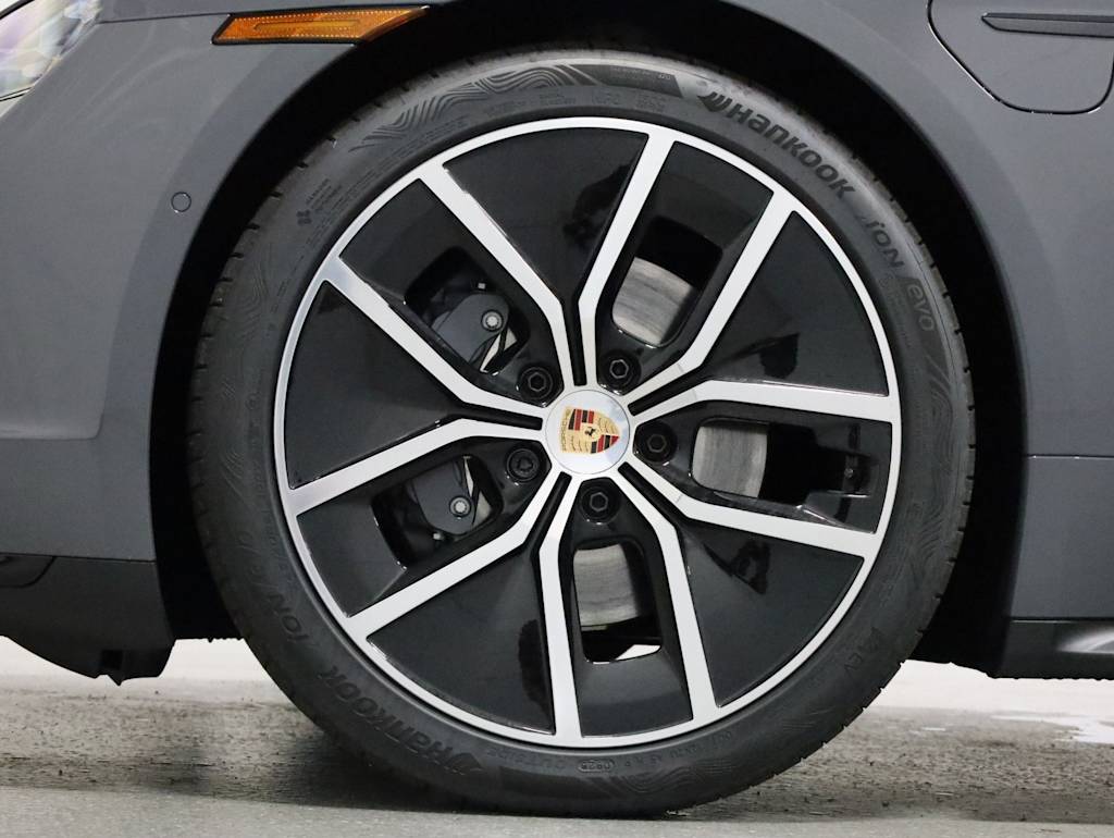 Thumbnail: 2026 Porsche Taycan - 39