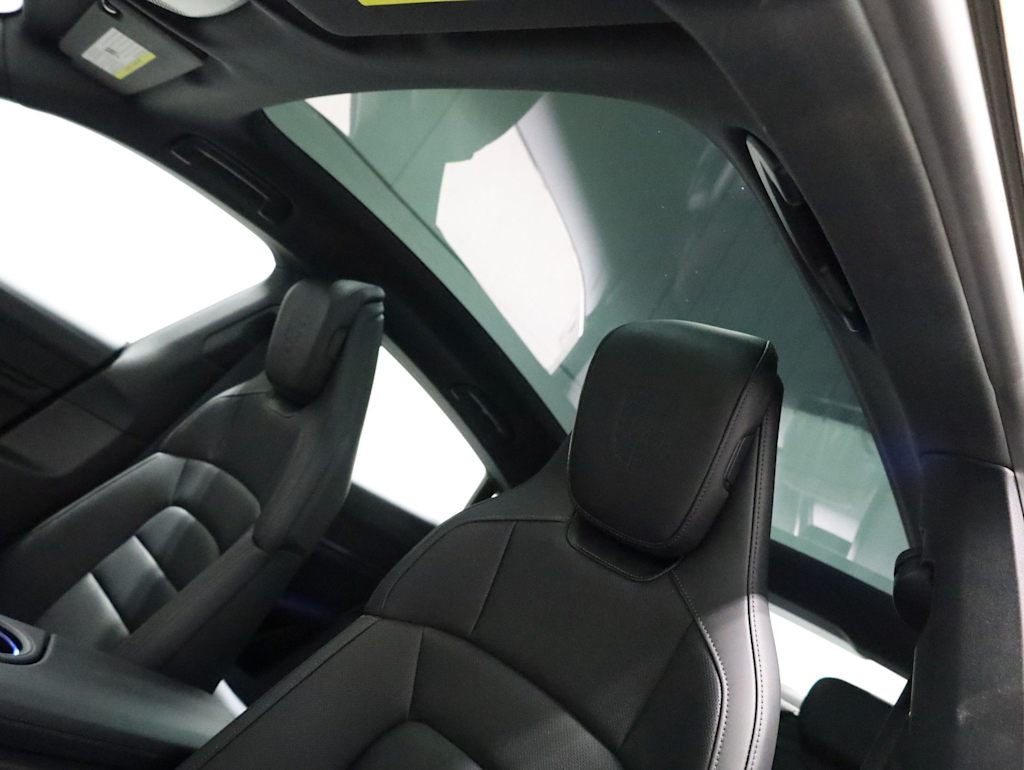 Thumbnail: 2026 Porsche Taycan - 26