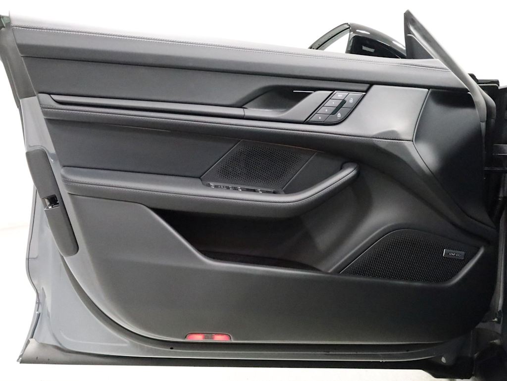 Thumbnail: 2026 Porsche Taycan - 24