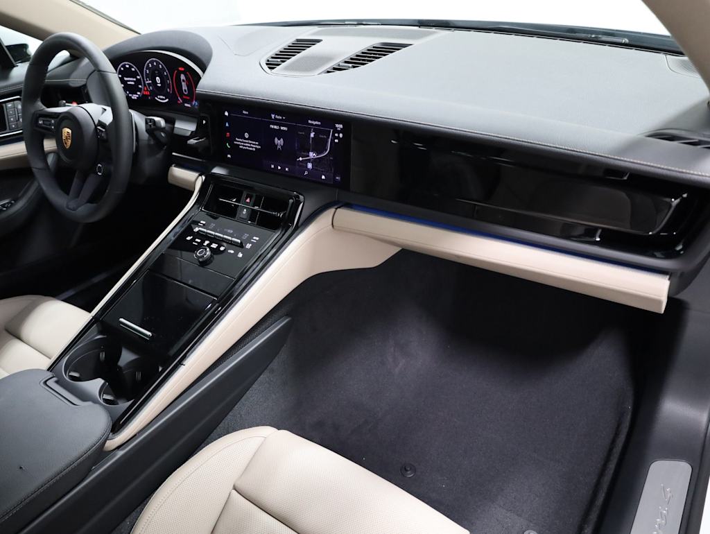 Thumbnail: 2026 Porsche Panamera - 10
