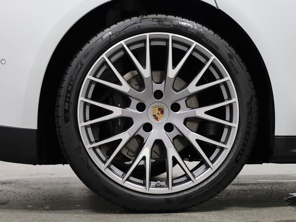 Thumbnail: 2026 Porsche Panamera - 39