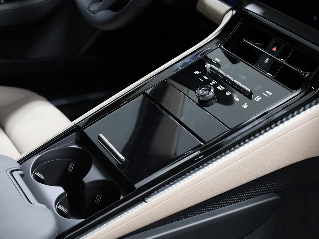 Thumbnail: 2026 Porsche Panamera - 29