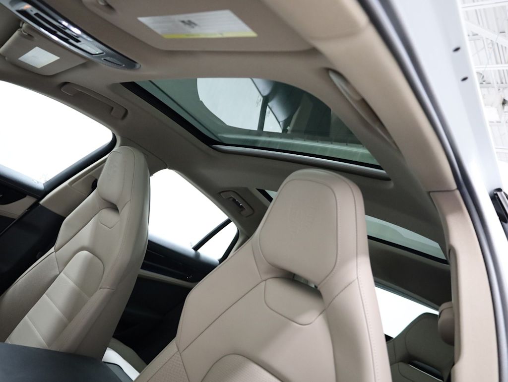 Thumbnail: 2026 Porsche Panamera - 28