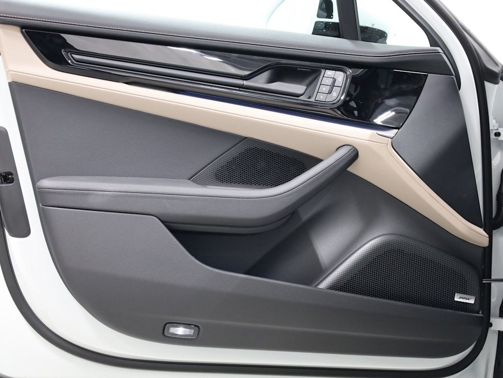 Thumbnail: 2026 Porsche Panamera - 26