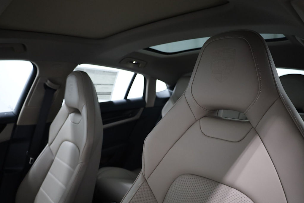 Thumbnail: 2025 Porsche Panamera - 12