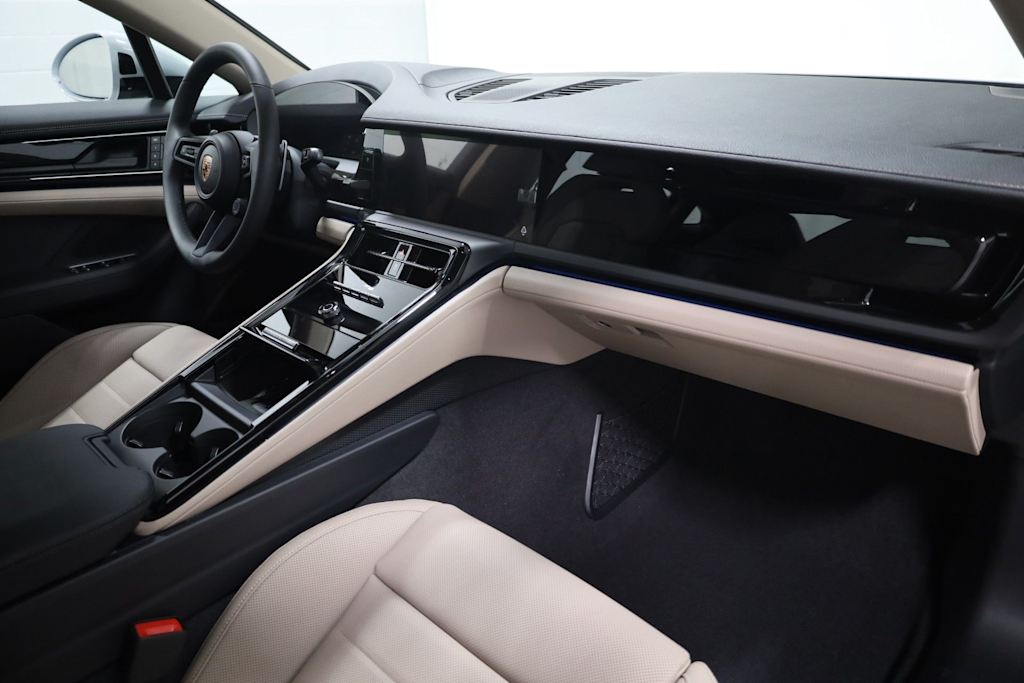 Thumbnail: 2025 Porsche Panamera - 10