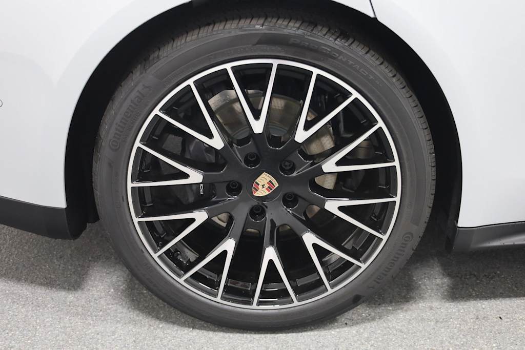 Thumbnail: 2025 Porsche Panamera - 39