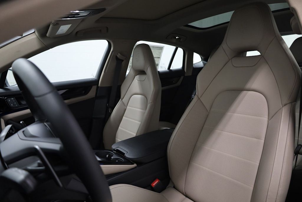 Thumbnail: 2025 Porsche Panamera - 11