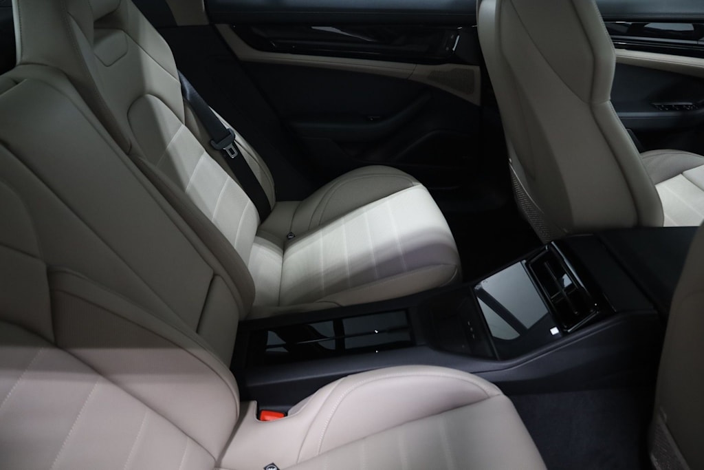 Thumbnail: 2025 Porsche Panamera - 13