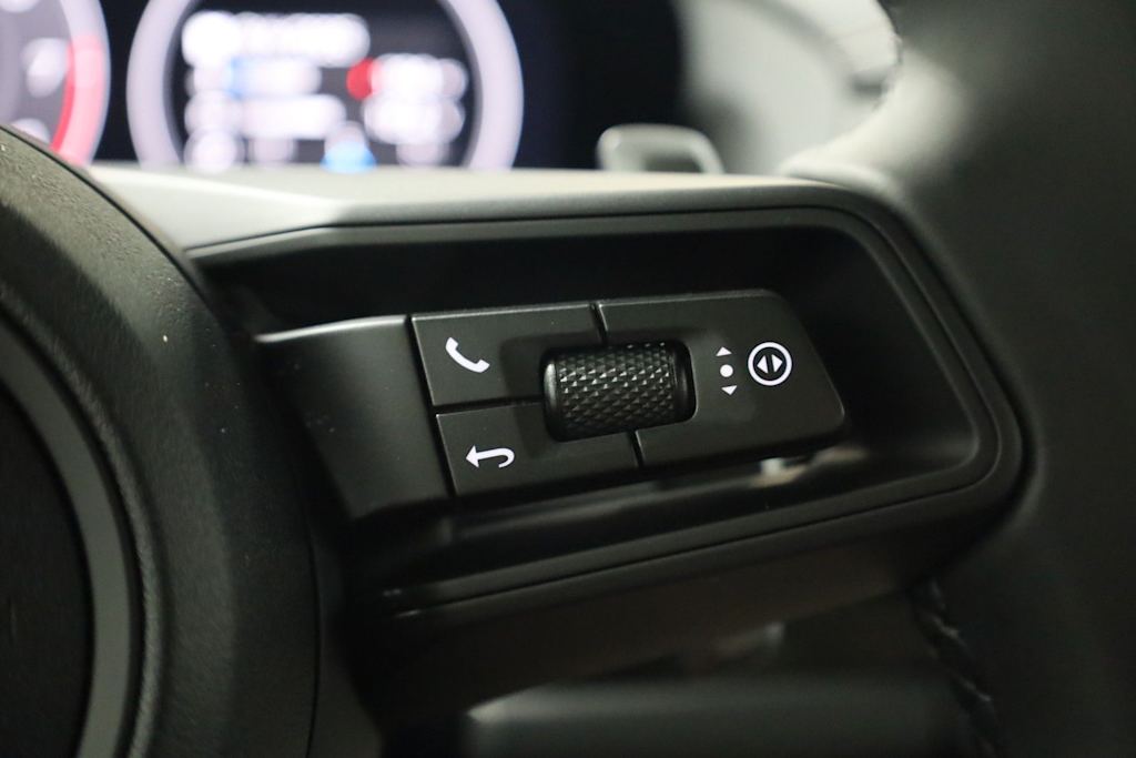 Thumbnail: 2025 Porsche Panamera - 32