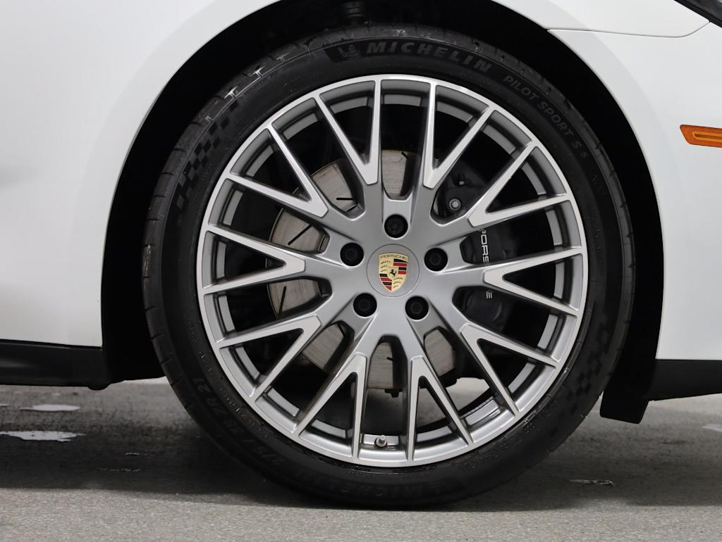 Thumbnail: 2024 Porsche Panamera - 21