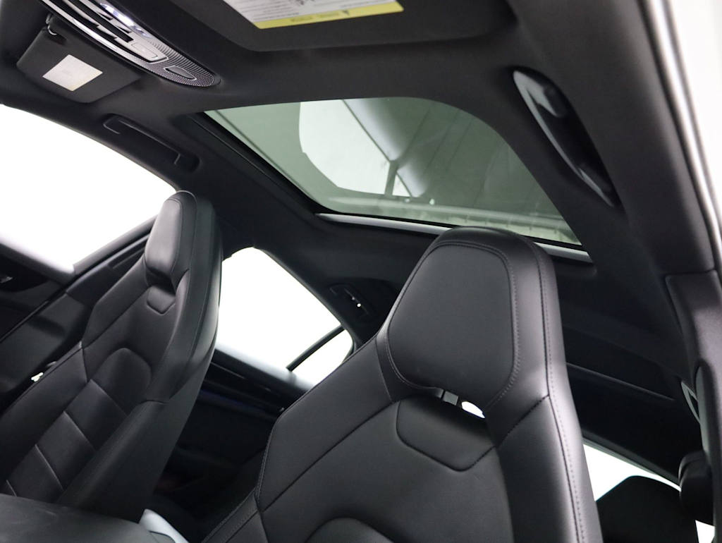 Thumbnail: 2024 Porsche Panamera - 26